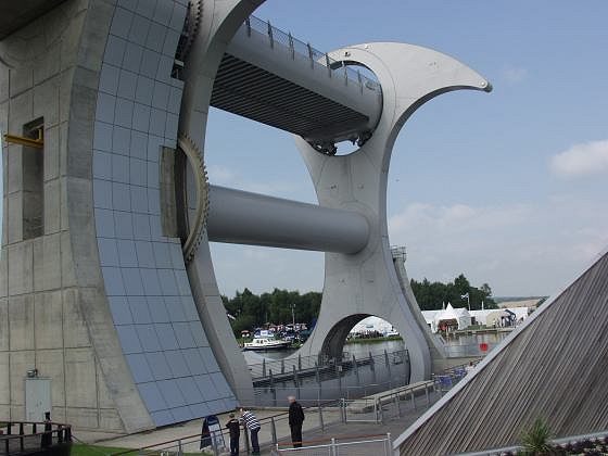 VIEW SHOWING THE LOWER AND UPPER GONDOLAS